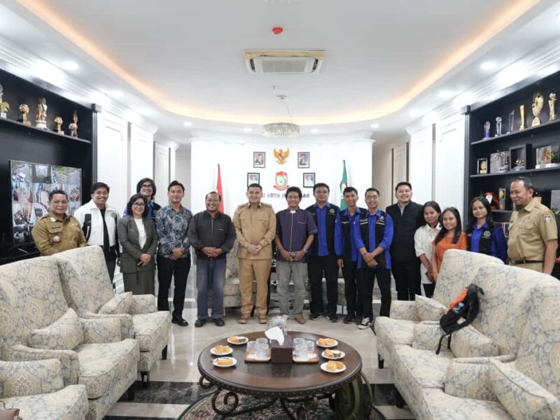 Foto: Wali Kota Makassar, Munafri Arifuddin bersama panitia Konferensi XXIV Persekutuan Pemuda Gereja Toraja (PPGT) Klasis Makassar Tengah dan Panitia Konferensi V Persekutuan Pemuda Gereja Toraja Klasis Makassar,