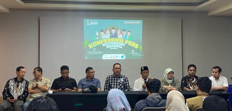 Foto: Ketua Majelis Wilayah KAHMI sulsel bersama Sekjen Majelis Nasional KAHMI dalam acara konferensi pers