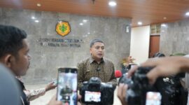 Foto: Wali Kota Makassar, Munafri Arifuddin saat melakukan konferensi pers di Kantor Kementerian Pertanian, Jakarta