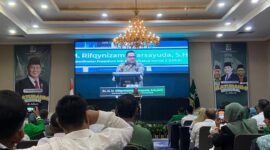 Foto: Koordinator Presidium Majelis Nasional Korps Alumni Himpunan Mahasiswa Islam sekaligus Ketua Komisi II DPR-RI saat membuka kegiatan silatreg KAHMI se sulawesi