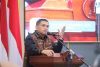 Foto: Wali Kota Makassar, Munafri Arifuddin memberikan sambutan pada kegiatan Wisuda Daerah Universitas Terbuka Makassar yang digelar di Convention Hall Universitas Terbuka