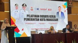 Sekretaris Dinas DPPKB Kota Makassar bersama Kasubag Umpeg menghadiri Pelatihan Budaya Kerja Pemerintah Kota Makassar di Hotel Aston, Rabu (15/10/2025).