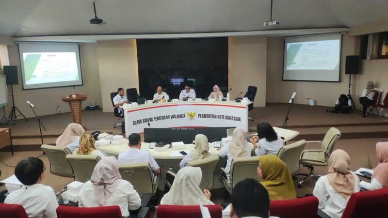 Suasana kegiatan Monitoring dan Evaluasi Pelaksanaan BOKB/DAK oleh Dinas Pengendalian Penduduk dan Keluarga Berencana (DPPKB) Kota Makassar yang berlangsung di Ruang Rapat Sipakalebbi, Balai Kota Makassar, Rabu (15/10/2025).