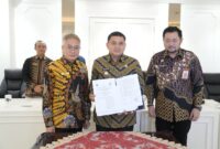 Foto: Wali Kota Makassar, Munafri Arifuddin, menandatangani Perjanjian Kerja Sama (PKS) Tripartit bersama Direktorat Jenderal Pajak (DJP), Direktorat Jenderal Perimbangan Keuangan (DJPK)