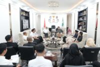 Foto: Wali Kota Makassar, Munafri Arifuddin bersama Ketua KPU Makassar, Andi Muhammad Yasir Arafat, bersama Divisi Teknis Penyelenggaraan Sri Wahyuningsih dan Sekretaris KPU Makassar Asrar.