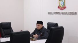 Foto; ali Kota Makassar, Munafri Arifuddin saat mengikuti Rapat Paripurna Keenam Masa Persidangan Pertama Tahun 2025/2026 DPRD Kota Makassar melalui Zoom Meeting