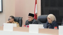 Foto: Wali Kota Makassar Munafri Arifuddin di dampingi Wakil Wali Kota Makassar dan sekda Kota Makassar dalam rakor persiapan Rangkaian Kegiatan HUT ke-418 Kota Makassar