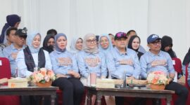 Foto: Wali Kota Makassar, Munafri Arifuddin bersama Wakil Gubernur Sulawesi Selatan, Fatmawati Rusdi dalam pembukaan Festival Phinisi 2025 yang digelar di Pantai Mandala Ria, Kabupaten Bulukumba