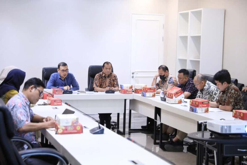 Foto: Sekretaris Daerah (Sekda) Makassar, Andi Zulkifly saat memimpin Rapat Forum Komunikasi Pemangku Kepentingan Utama Kota Makassar Optimalisasi Program JKN