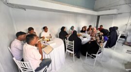 Perwakilan DPPKB Makassar menghadiri acara Jum’at Berbagi dan Soft Launching Dapur SPPG Kumala di Kecamatan Tamalate, Jumat (24/10/2025).