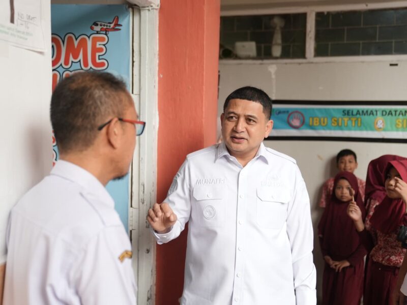 Foto: Wali Kota Makassar Munafri Arifuddin saat melakukan inspeksi mendadak (sidak) ke SDN Inpres Monginsidi, di Kecamatan Makassar
