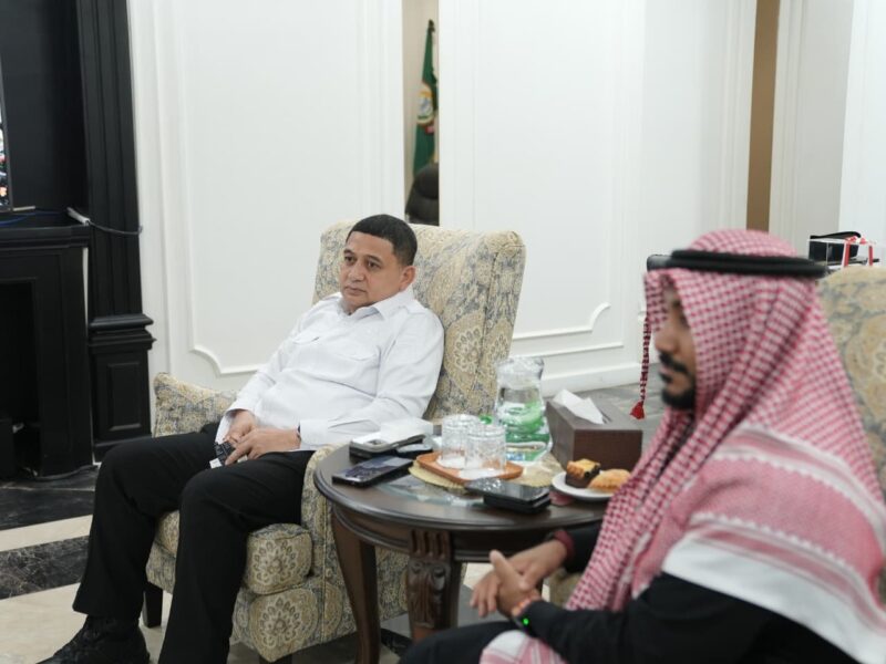 Foto: Wali Kota Makassar Munafri Arifuddin saat menerima kunjungan Syekh Abdullah Bawazir, CEO Iqro Arabiya Company Universitas Ummul Qura Mekkah