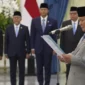 Presiden RI Prabowo Subianto melantik anggota Komisi Percepatan Reformasi Polri di Istana Kepresidenan Jakarta, Jumat (7/11/2025). (Foto: Biro Pers, Media, dan Informasi Sekretariat Presiden)