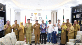 Kepala Dinas PP dan KB Kota Makassar, Drs. A. Irwan Bangsawan, M.Si, bersama Kepala Dinas Kesehatan dan Kepala Dinas Sosial mendampingi Wali Kota Makassar saat menerima audiensi dari Perkumpulan Keluarga Berencana Indonesia (PKBI) di Ruang Wali Kota, Senin (3/11/2025).