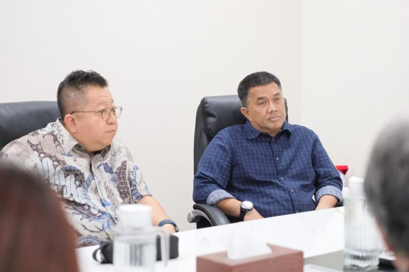 Foto:  Jajaran manajemen PT Samtara Energy saat melakukan kunjungan Balai Kota Makassar