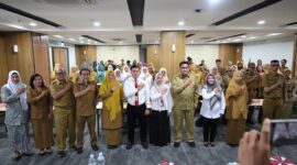 Pejabat DPPKB Kota Makassar mengikuti kegiatan Penguatan Pelaksanaan Anggaran DAK KB yang diselenggarakan oleh BKKBN Provinsi Sulawesi Selatan di Ballroom MGC, Senin (3/11/2025).
