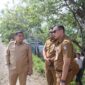 Foto:  Wali Kota Munafri Arifuddin saat meninjau lokasi pembebasan lahan dan pembangunan jembatan baru barombong