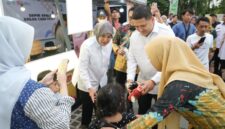 Foto: Wali Kota Makassar, Munafri Arifuddin bersama Wakil Wali Kota Makassar, Aliyah Mustika Ilham dalam kegiatan kegiatan UMKM Fiesta yang digelar oleh Dinas Koperasi dan UKM Kota Makassar di Plaza Mall Ratu Indah