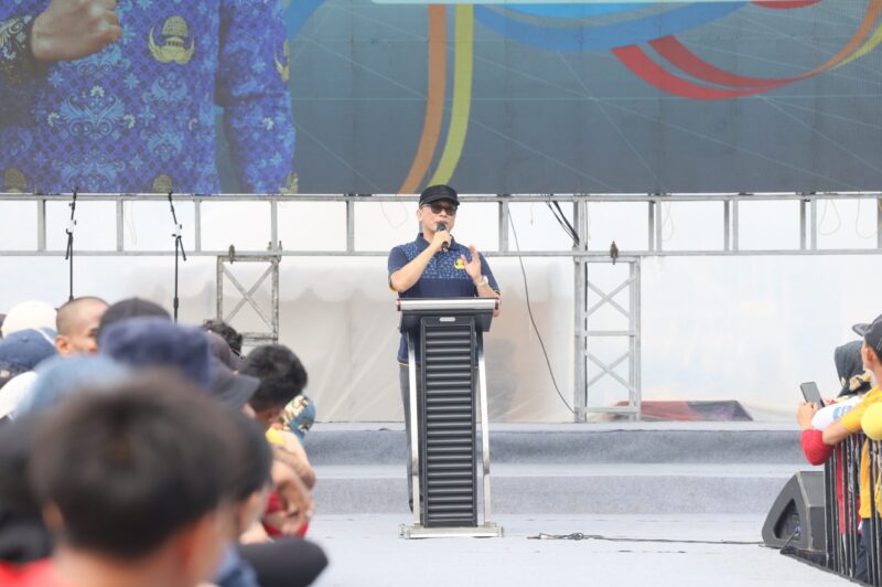 Foto: Ketua Korpri Pusat sekaligus Kepala BKN Prof. Dr. Zudan Arif Fakrulloh dalam rangkaian kegiatan jalan santai