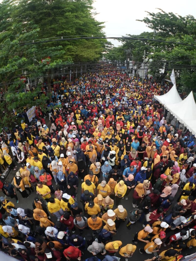 Foto: warga tumpah ruah mengikuti Jalan Sehat semarak HUT ke-418 Kota Makassar