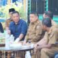 Foto: Wali Kota Munafri Arifuddin bersama Direksi PDAM dan dinas PU saat meninjau rumah warga di Perumahan Nusa Tamalanrea Indah (NTI) yang baru mendapat aliran air bersih dari PDAM