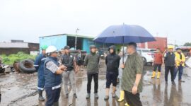 Foto: Wali Kota Makassar Munafri Arifuddin saat melihat langsung kondisi terkini di TPA, termasuk jalur utama dan jalur dalam yang digunakan kendaraan pengangkut sampah di TPA
