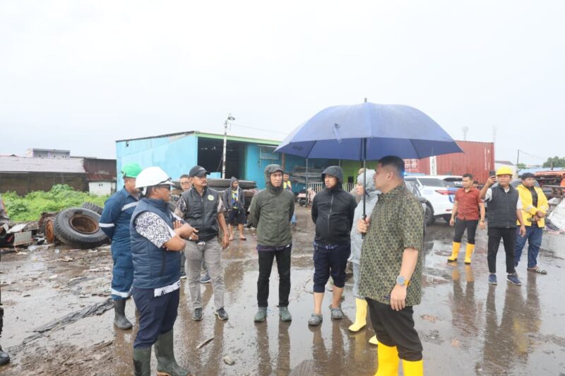 Foto: Wali Kota Makassar Munafri Arifuddin saat melihat langsung kondisi terkini di TPA, termasuk jalur utama dan jalur dalam yang digunakan kendaraan pengangkut sampah di TPA
