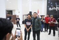 Foto: Wali Kota Makassar, Munafri Arifuddin saat menjamu pelatih baru PSM Makassar, Tomas Trucha