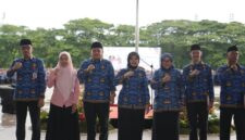 Foto: Wali Kota Makassar Munafri Arifuddin, Wakil Wali Kota Makassar Aliyah Mustika Ilham, Ketua Tim Penggerak PKK Kota Makassar seusai Upacara Pelantikan dan Penyerahan Surat Keputusan Pengangkatan Pegawai Pemerintah dengan Perjanjian Kerja (PPPK)