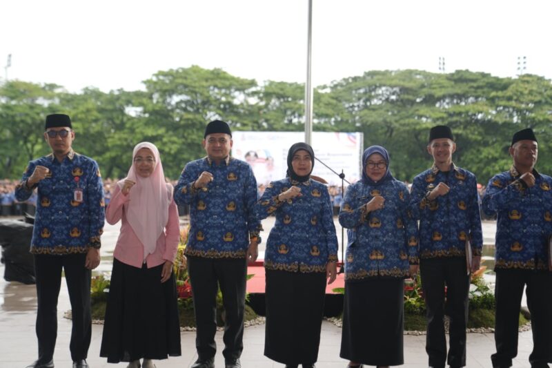 Foto: Wali Kota Makassar Munafri Arifuddin, Wakil Wali Kota Makassar Aliyah Mustika Ilham, Ketua Tim Penggerak PKK Kota Makassar seusai Upacara Pelantikan dan Penyerahan Surat Keputusan Pengangkatan Pegawai Pemerintah dengan Perjanjian Kerja (PPPK)  