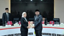 Foto: Wakil Wali Kota Makassar, Aliyah Mustika Ilham bersama wakil ketua DPRD Kota Makassar dalam pengumuman Penyampaian Hasil Pelaksanaan Reses Pertama Masa Persidangan Pertama Tahun Sidang 2025/2026