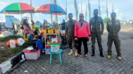 Foto: Pedagang kaki lima (PK5) yang berjualan di sekitar Pantai Losari (kawasan MNEK CPI)