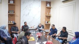 Foto: Wali Kota Munafri Arifuddin saat melakukan kunjungan pemantauan di Kantor Kecamatan Biringkanaya