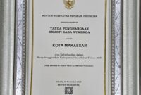 Foto: Piagam penghargaan Kota Makassar dalam ajang SWASTI SABA WIWERDA dari Kementerian Kesehatan RI