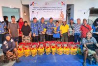 Foto: Penyaluran bantuan kepada warga eks kusta maupun yang masih dalam tahap pengobatan, di Kampung Kusta, Jalan Dangko