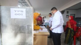 Foto: Wali Kota Makassar, Munafri Arifuddin saat turun di berbagai lokasi pemungutan suara Pemilihan RT