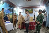 Foto: Wali Kota Makassar Munafri Arifuddin bersama Kapolrestabes dan Dandimtabes Makassar saat meninjau lokasi pemungutan suara Pemilihan RT
