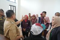 Foto: Wali Kota Makassar, Munafri Arifuddin saat menerima aspirasi masyarakat terkait pemilihan RT/RW serentak