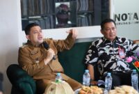 Foto: Wali Kota Makassar, Munafri Arifuddin saat peninjauan pemasangan sambungan air bersih di Jalan Titang, Kelurahan Barana (Veteran Utara), Kecamatan Makassar