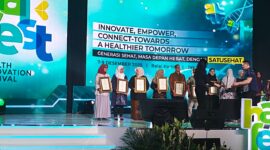 Foto: Pemerintah Kota Makassar dalam penerimaan Penghargaan Bidang Pelayanan Kesehatan Keluarga