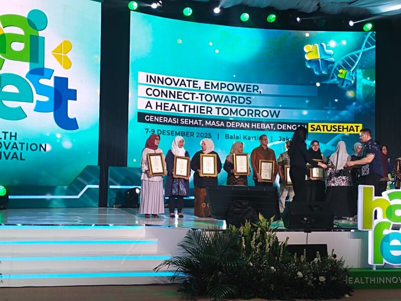 Foto: Pemerintah Kota Makassar dalam penerimaan Penghargaan Bidang Pelayanan Kesehatan Keluarga