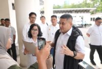 Foto: Wali Kota Makassar, Munafri Arifuddin saat di wawancarai terkait Upah minimum karyawan Kota Makassar