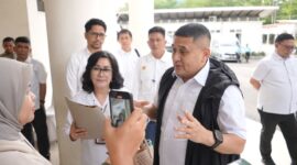 Foto: Wali Kota Makassar, Munafri Arifuddin saat di wawancarai terkait Upah minimum karyawan Kota Makassar