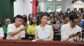 Foto: Suasana khidmat misa malam Natal