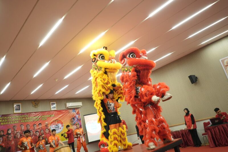 Foto: Atraksi Barongsai yang tergabung dalam FOBI