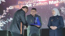 Foto: Wali Kota Makassar, Munafri Arifuddin, bersama Wakil Wali Kota Makassar, Aliyah Mustika Ilham saat menghadiri perayaan Natal GPIB Jemaat Bukit Zaitun