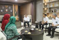 Foto: Wali Kota Makassar, Munafri Arifuddin bersama Plt Kepala Badan Pengawasan dan Pengendalian Mutu Hasil Kelautan dan Perikanan KKP Makassar, Mohammad Zamrud dan rombongan