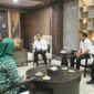 Foto: Wali Kota Makassar, Munafri Arifuddin bersama Plt Kepala Badan Pengawasan dan Pengendalian Mutu Hasil Kelautan dan Perikanan KKP Makassar, Mohammad Zamrud dan rombongan