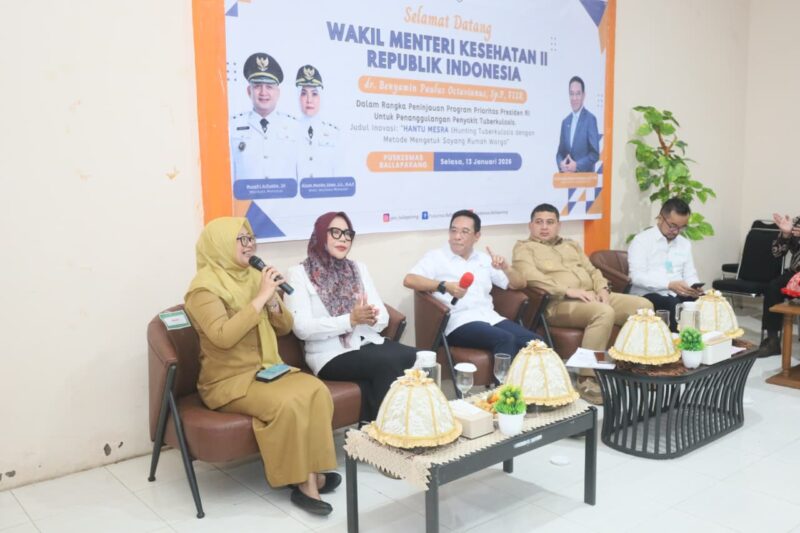 Wali Kota Makassar, Munafri Arifuddin saat mendampingi Wamenkes RI dr. Benyamin Paulus Octavianus