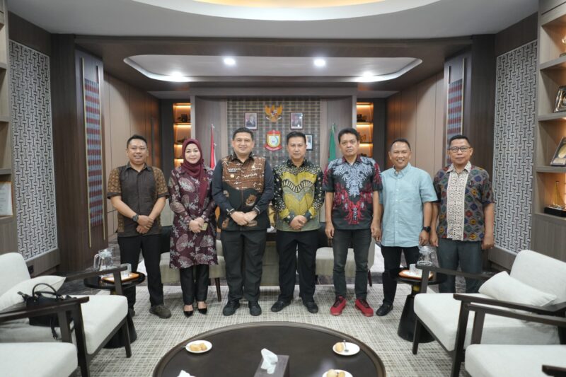 Foto: Walikota Makassar Munafri Arifuddin bersama jajaran Perumda Terminal Makassar Metro